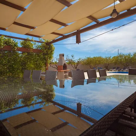 Mirjana Mit Eingezaeuntem Garten By Interhome Holiday home Banjole