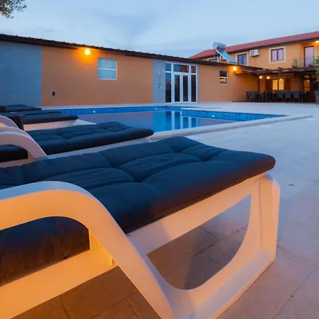 Holiday home Mirjana Mit Eingezaeuntem Garten By Interhome Banjole