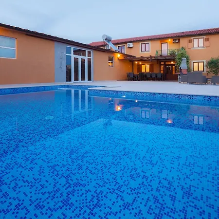 Holiday home Mirjana Mit Eingezaeuntem Garten By Interhome