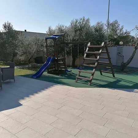Mirjana Mit Eingezaeuntem Garten By Interhome Dom wakacyjny