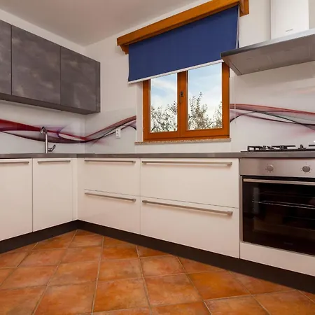 Holiday home Mirjana Mit Eingezaeuntem Garten By Interhome *